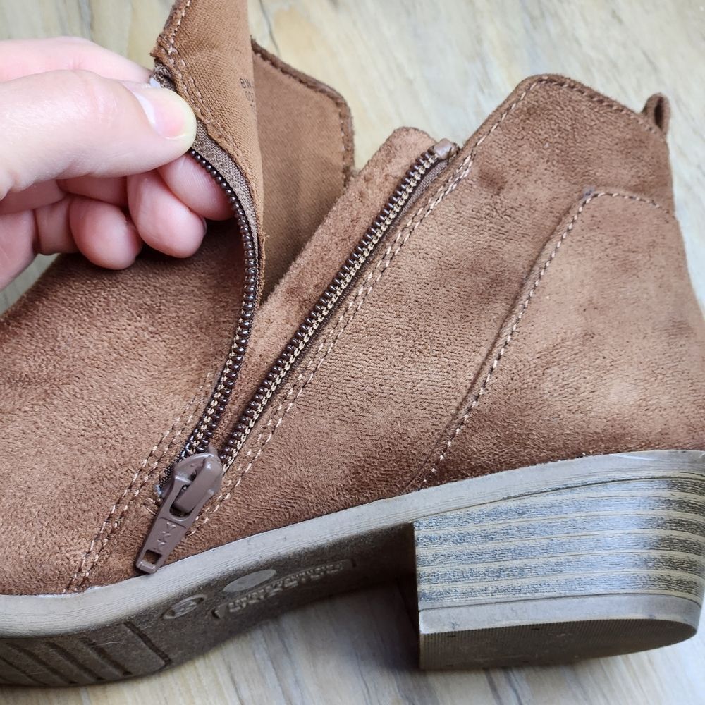 ☔️💛Arizona Jean Co Brown Gale Memory Foam Ankle Booties Size 8W - Picture 7 of 12